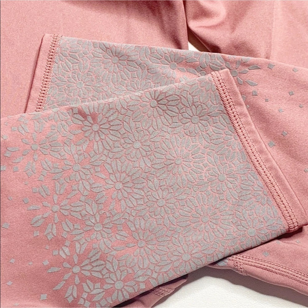 Fabletics Mid-Rise UltraCool Cropped Leggings S - Picture 11 of 11